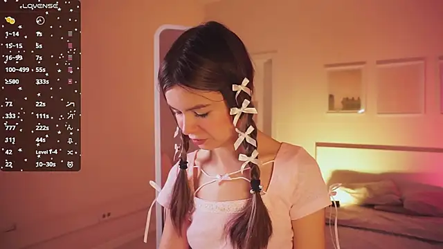 Lil Amelie online show from February 3, 2:02 pm