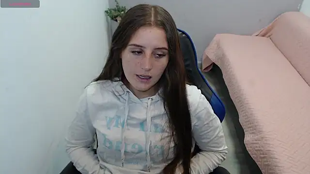 Snapshot of valerie_diaz1 chatting on February 6, 1:25 pm valerie diaz1 online show from February 6, 1:25 pm