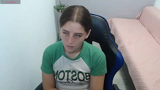 Snapshot of valerie_diaz1 chatting on February 18, 1:51 pm valerie diaz1 online show from February 18, 1:51 pm