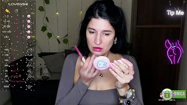 Alianna Solo Kisses online show from February 5, 6:24 am