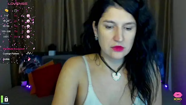 Alianna Solo Kisses online show from February 14, 6:23 am