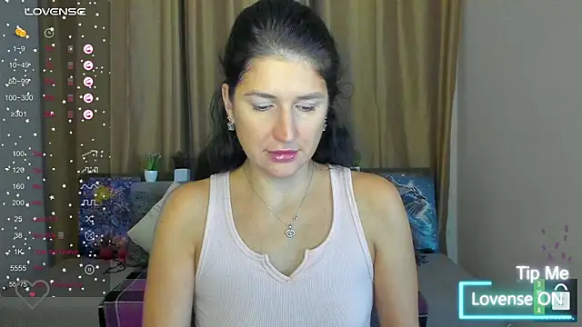 Alianna Solo Kisses online show from November 18, 6:29 am