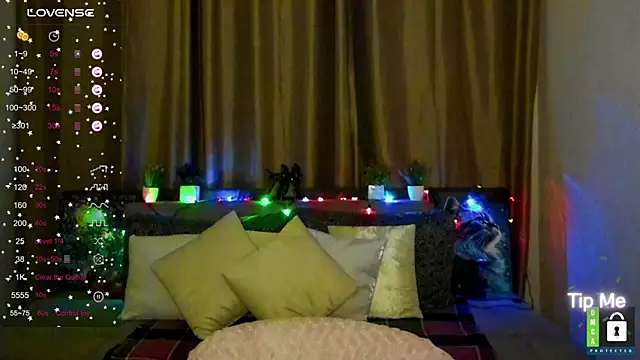 Alianna Solo Kisses online show from December 2, 11:59 am