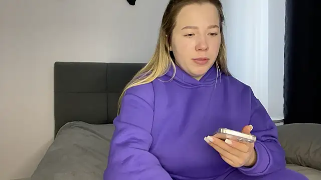 Embersweetbunny online show from February 22, 1:13 pm