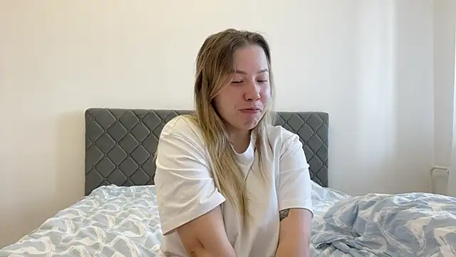 Embersweetbunny online show from March 19, 9:28 am