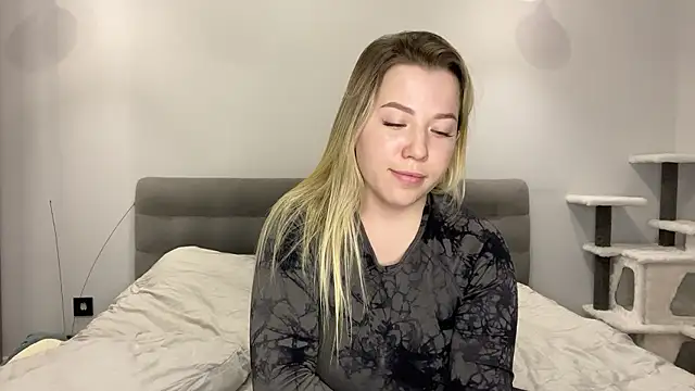 Embersweetbunny online show from January 7, 6:43 pm