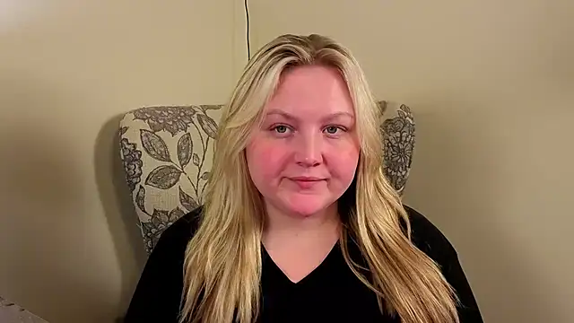 Snapshot of PhatAssBlond chatting on June 22, 12:02 am PhatAssBlond online show from June 22, 12:02 am