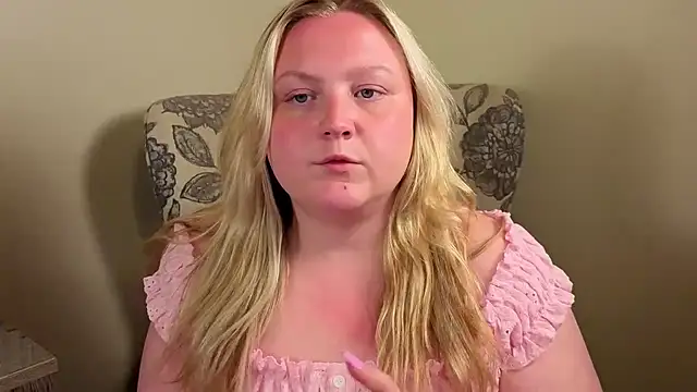 Snapshot of PhatAssBlond chatting on July 2, 1:27 am PhatAssBlond online show from July 2, 1:27 am