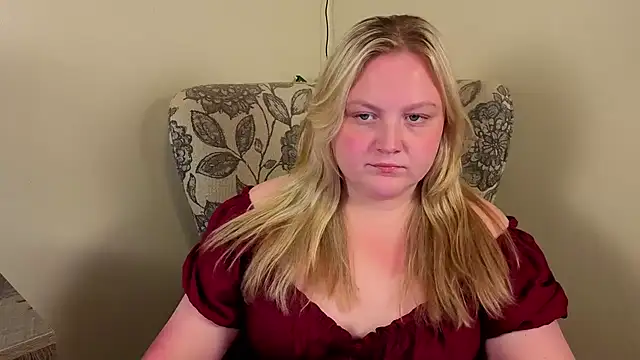Snapshot of PhatAssBlond chatting on July 5, 10:06 pm PhatAssBlond online show from July 5, 10:06 pm