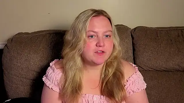 Snapshot of PhatAssBlond chatting on July 15, 6:13 pm PhatAssBlond online show from July 15, 6:13 pm