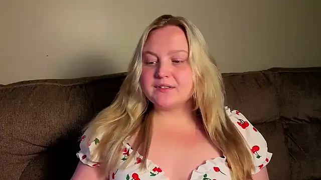 Snapshot of PhatAssBlond chatting on July 21, 6:54 pm PhatAssBlond online show from July 21, 6:54 pm