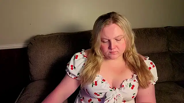 Snapshot of PhatAssBlond chatting on July 28, 8:12 pm PhatAssBlond online show from July 28, 8:12 pm