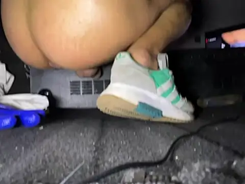 Snapshot of Amarok39 chatting on February 8, 12:06 pm Amarok39 online show from February 8, 12:06 pm