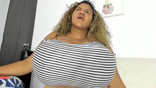 Snapshot of bigmom69_ chatting on May 27, 1:57 am bigmom69 online show from May 27, 1:57 am