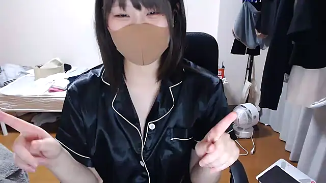 izumi  123 online show from August 6, 8:00 pm