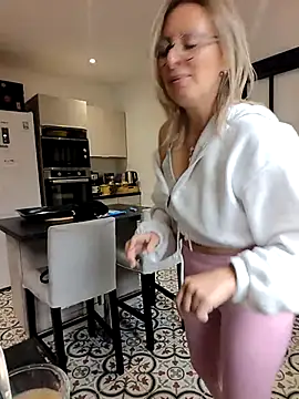 Jade Emeraud online show from December 15, 1:15 pm