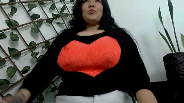 Snapshot of Donniia chatting on January 12, 1:05 pm Donniia online show from January 12, 1:05 pm