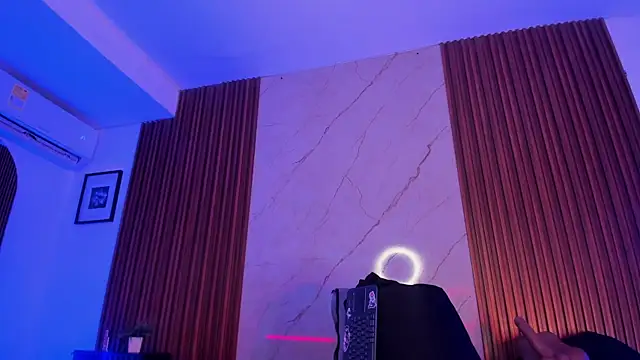 Emiilycollins online show from October 23, 10:30 pm