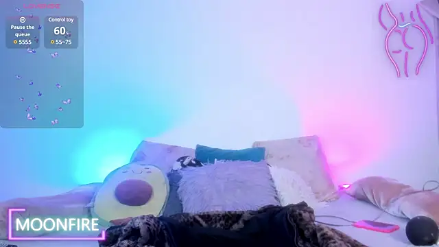 moonfiredancer online show from December 19, 2:01 am