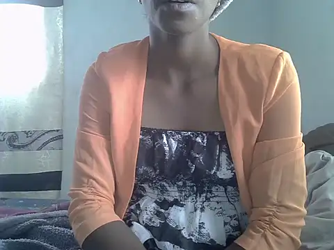 Snapshot of ElianeHot chatting on October 6, 8:12 am ElianeHot online show from October 6, 8:12 am