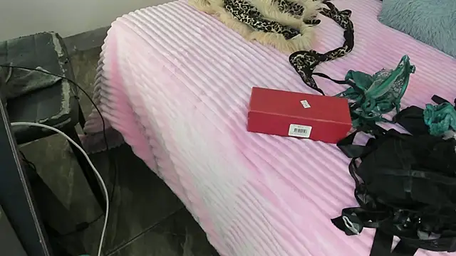 LIZ HOLMES online show from September 16, 10:49 am