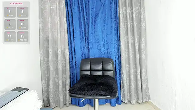 Snapshot of Alannis_Blue1 chatting on June 18, 5:50 pm Alannis Blue1 online show from June 18, 5:50 pm