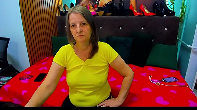 Lilly hott online show from October 5, 6:50 pm