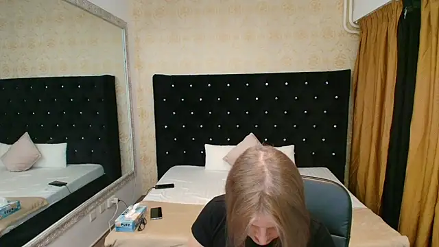 Lilly hott online show from November 16, 7:52 pm