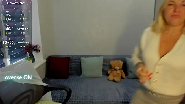 Snapshot of sweet___margaret chatting on October 15, 11:10 am sweet   margaret online show from October 15, 11:10 am