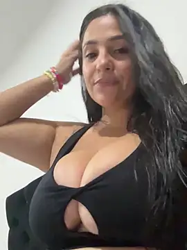 Taylortits online show from January 4, 11:59 pm