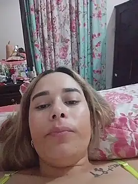 Snapshot of Amelia1_ chatting on June 21, 12:02 am Amelia1 online show from June 21, 12:02 am
