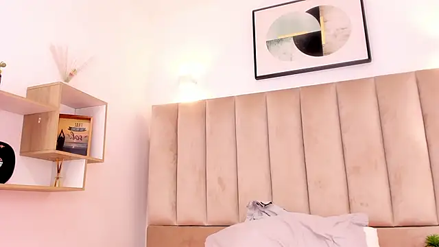 Anniie Queen online show from February 10, 6:20 am