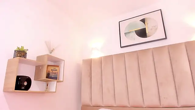 Anniie Queen online show from February 12, 3:29 am