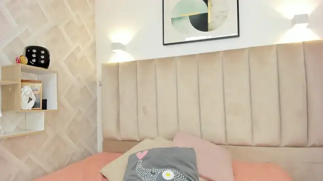 Anniie Queen online show from April 7, 3:07 am