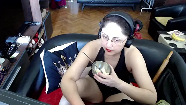 Snapshot of Imperatriza chatting on June 22, 8:44 am Imperatriza online show from June 22, 8:44 am