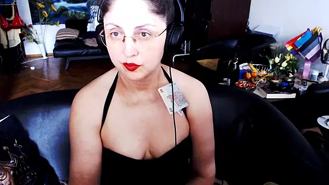 Snapshot of Imperatriza chatting on July 18, 3:49 pm Imperatriza online show from July 18, 3:49 pm