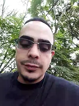 Snapshot of FeloBad chatting on May 17, 2:57 pm FeloBad online show from May 17, 2:57 pm