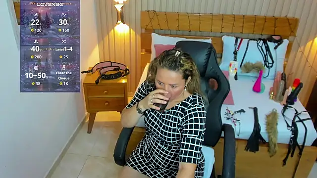 luciana ballesteros  online show from December 15, 12:31 pm