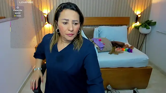 Snapshot of luciana_ballesteros_ chatting on April 30, 12:11 pm luciana ballesteros online show from April 30, 12:11 pm