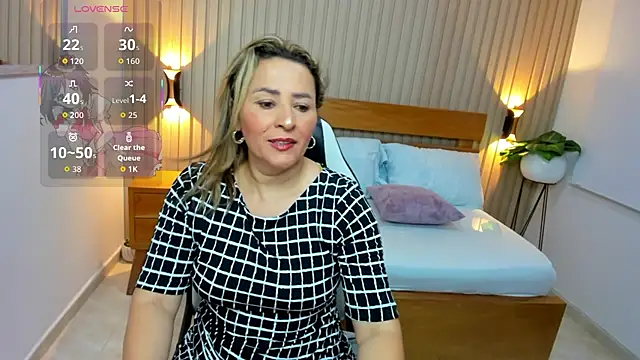 Snapshot of luciana_ballesteros_ chatting on May 29, 12:14 pm luciana ballesteros online show from May 29, 12:14 pm