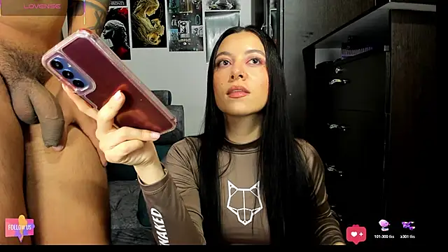 Snapshot of ethan_chloeee chatting on March 1, 4:03 am ethan chloeee online show from March 1, 4:03 am