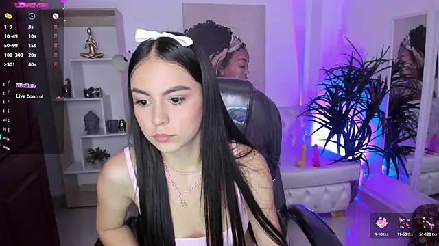 Snapshot of Aleejaa__ chatting on February 6, 2:26 pm Aleejaa online show from February 6, 2:26 pm