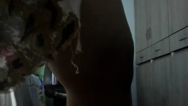 Snapshot of milf_danielaa chatting on December 28, 1:39 am milf danielaa online show from December 28, 1:39 am