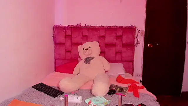 ladyrd1 online show from March 29, 6:41 pm