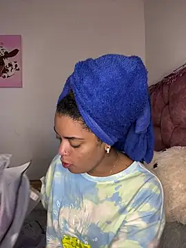 ladyrd1 online show from April 22, 4:19 pm