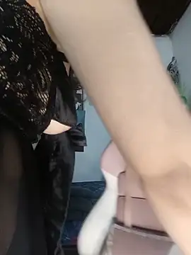 lovely kitt online show from June 4, 5:02 am