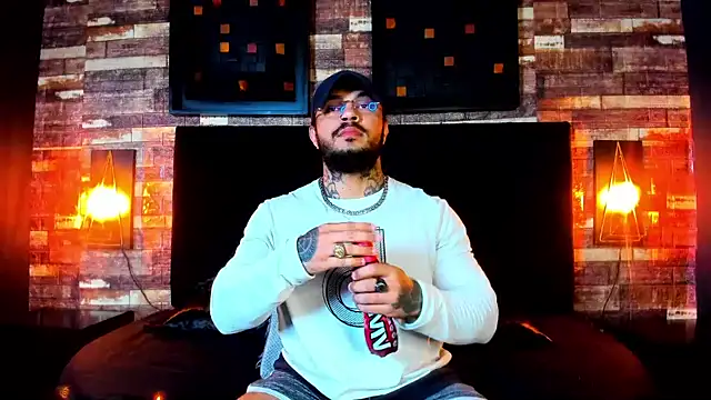 Van Velckan online show from February 2, 4:15 am