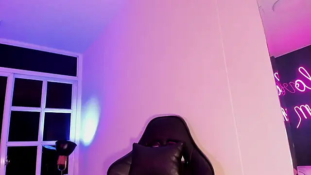 sabrinamilani online show from February 25, 6:47 am