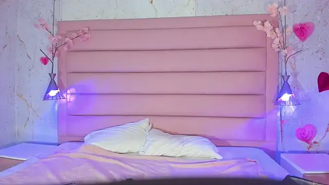 sabrinamilani online show from April 7, 3:18 am