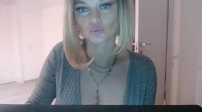 Snapshot of YourSweetJam chatting on December 20, 6:02 pm YourSweetJam online show from December 20, 6:02 pm